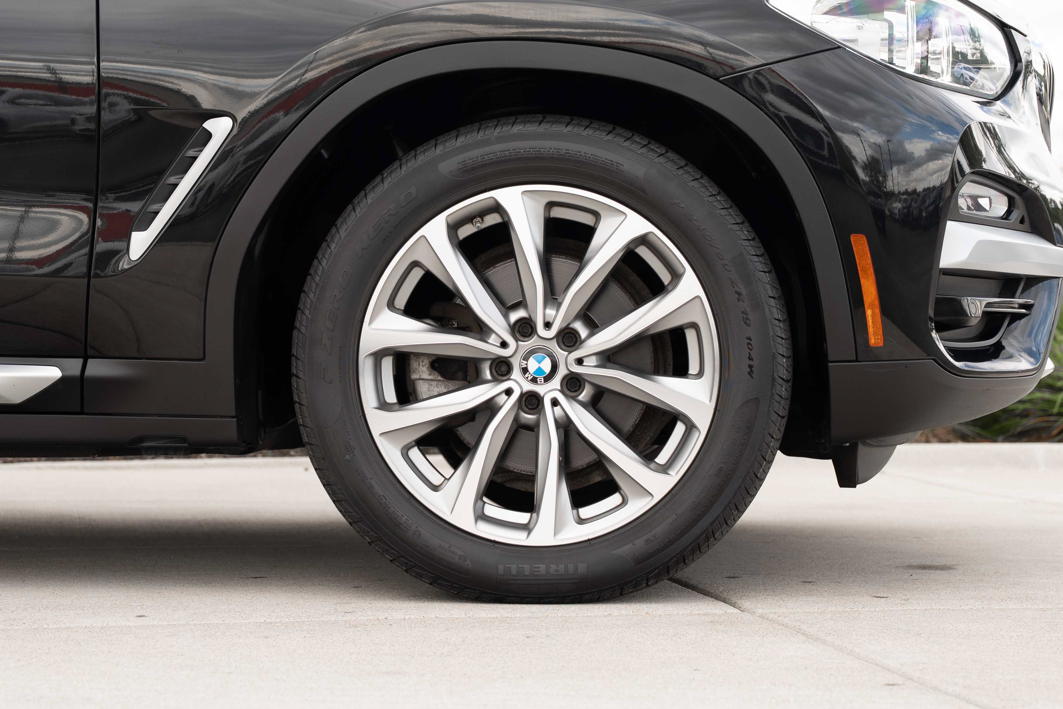 Used 2018 Black Sapphire Metallic BMW xDrive30i image 27