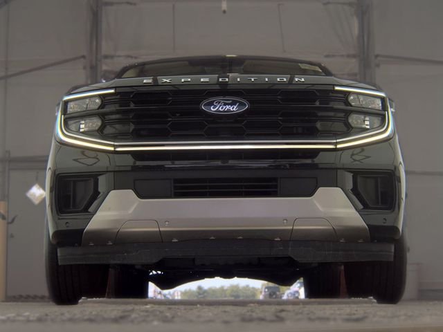 Used 2025 Black Ford Platinum image 3