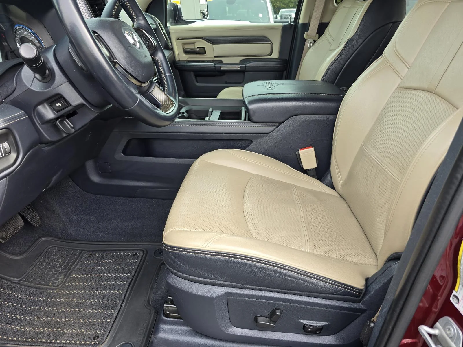 Used 2021 Delmonico Red Pearlcoat Ram Limited image 9
