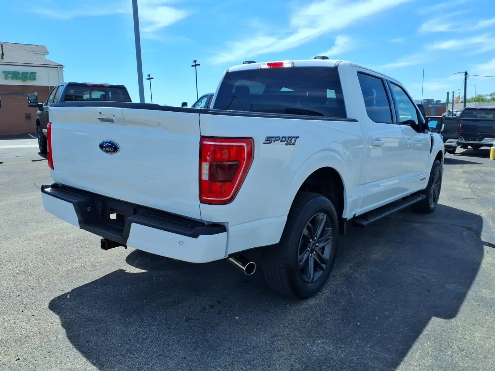 Used 2023 Oxford White Ford XLT image 8