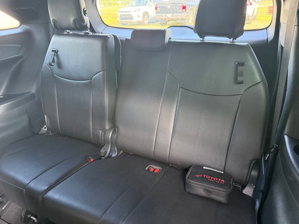 Used 2025  Toyota Woodland Edition image 23