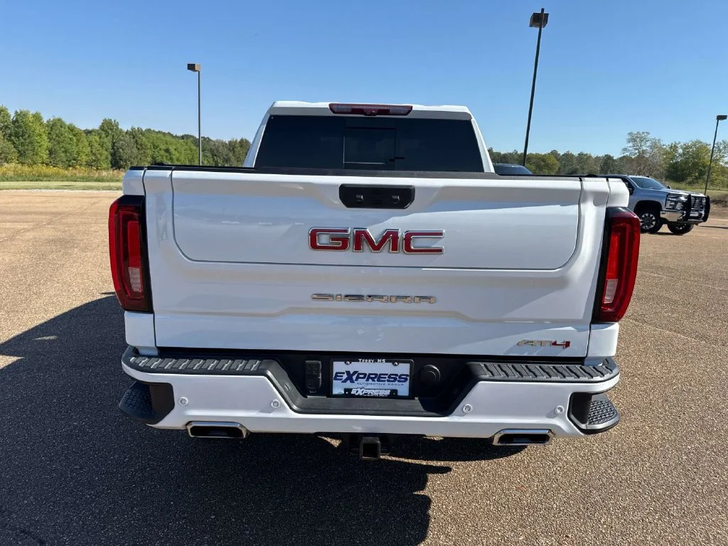 Used 2024 White GMC AT4 image 7