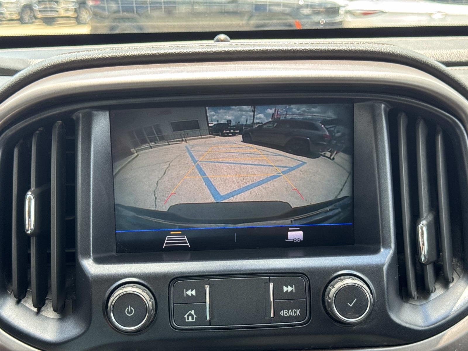 Used 2022 Desert Sand Metallic GMC 4WD AT4 w/Cloth image 25