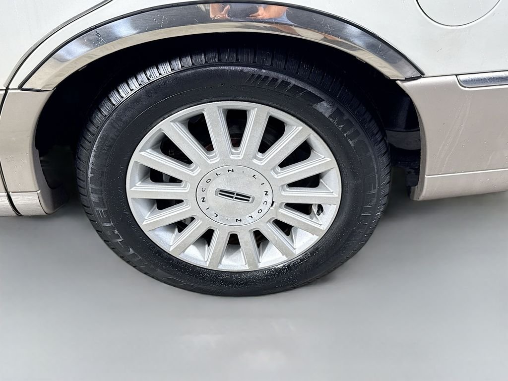 Used 2003 White Pearlescent Clearcoat Metallic Tri-Coat Lincoln Signature image 31
