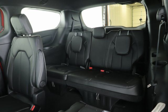 2026 Chrysler Pacifica Select - Photo 27