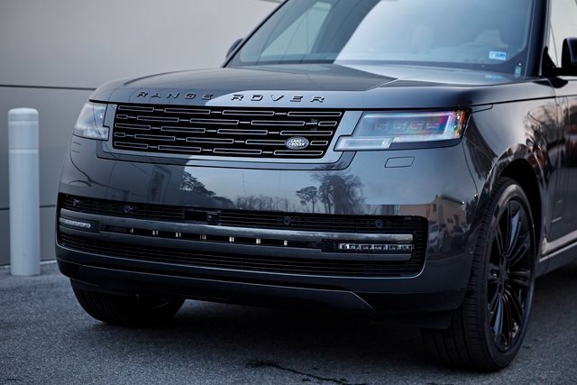 2026 Land Rover Range Rover SE - Photo 2