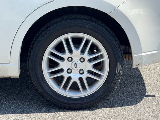 Used 2011 White Ford SE image 18