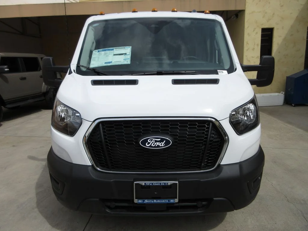 New 2026 Oxford White Ford Base image 6
