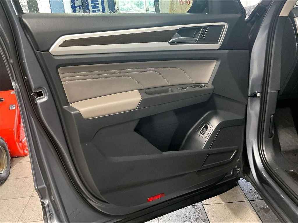 Used 2023 Gray Volkswagen 2.0T SE w/Technology image 9