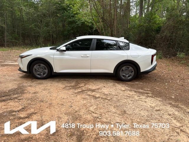 Used 2025 White Kia LX image 6