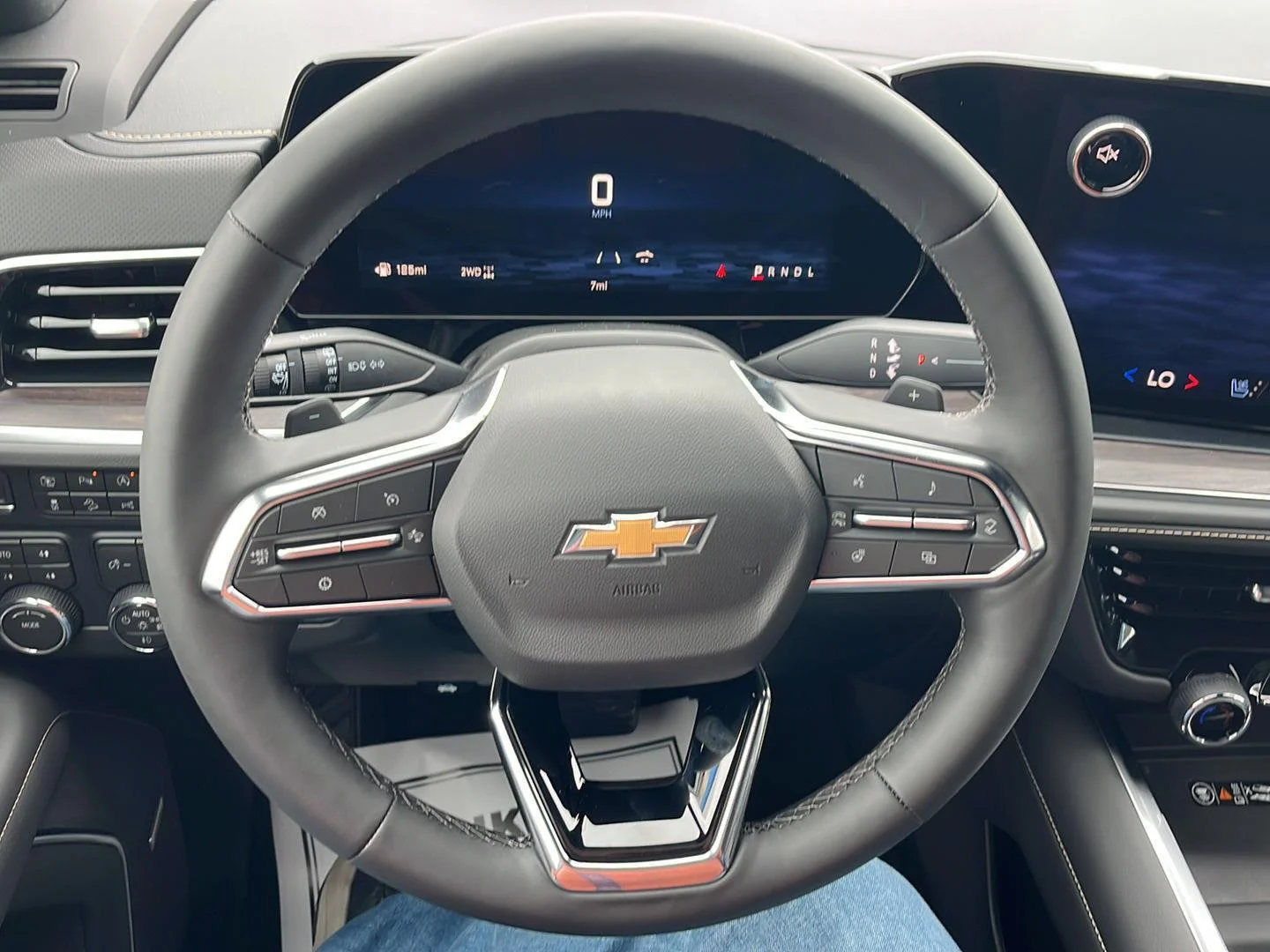 2026 Chevrolet Suburban Premier - Photo 11