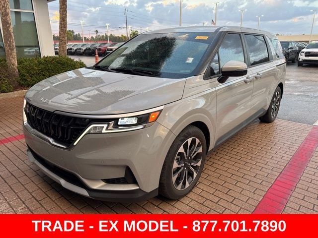 2023 Kia Sedona EX's photo
