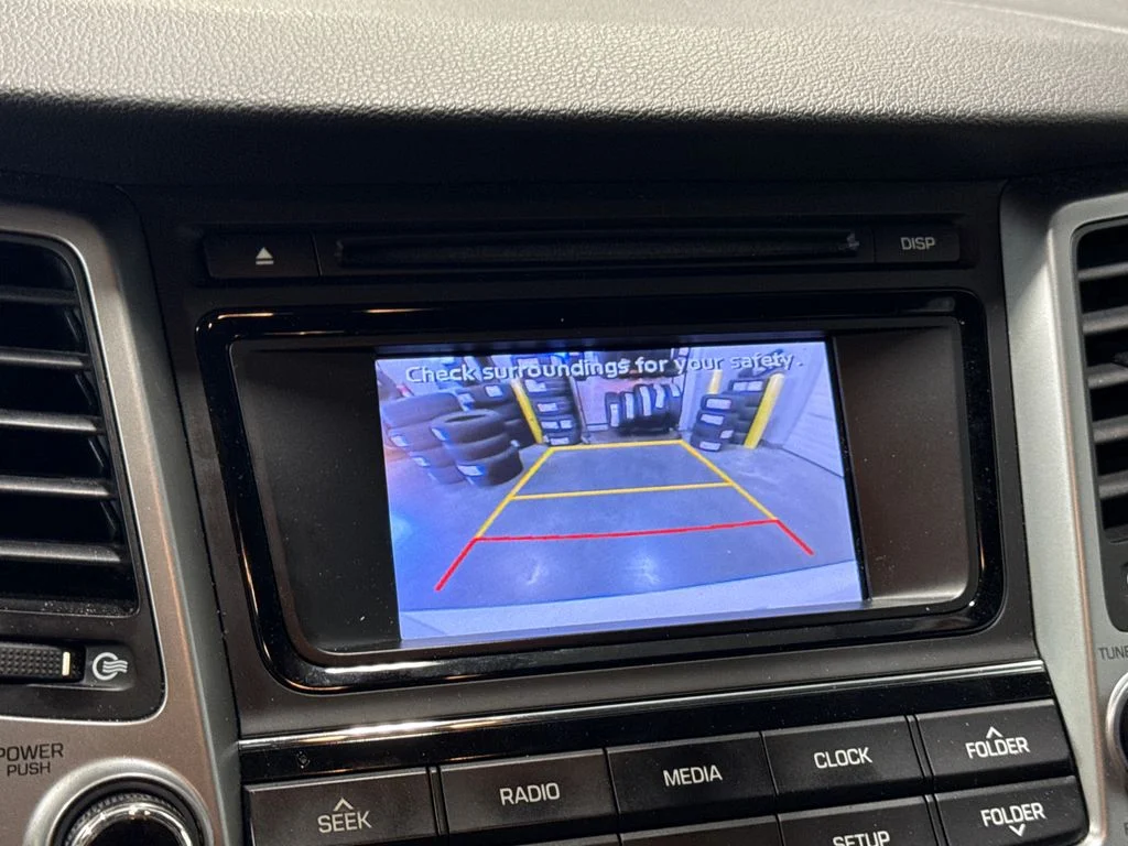 Used 2018 White Hyundai SE image 20