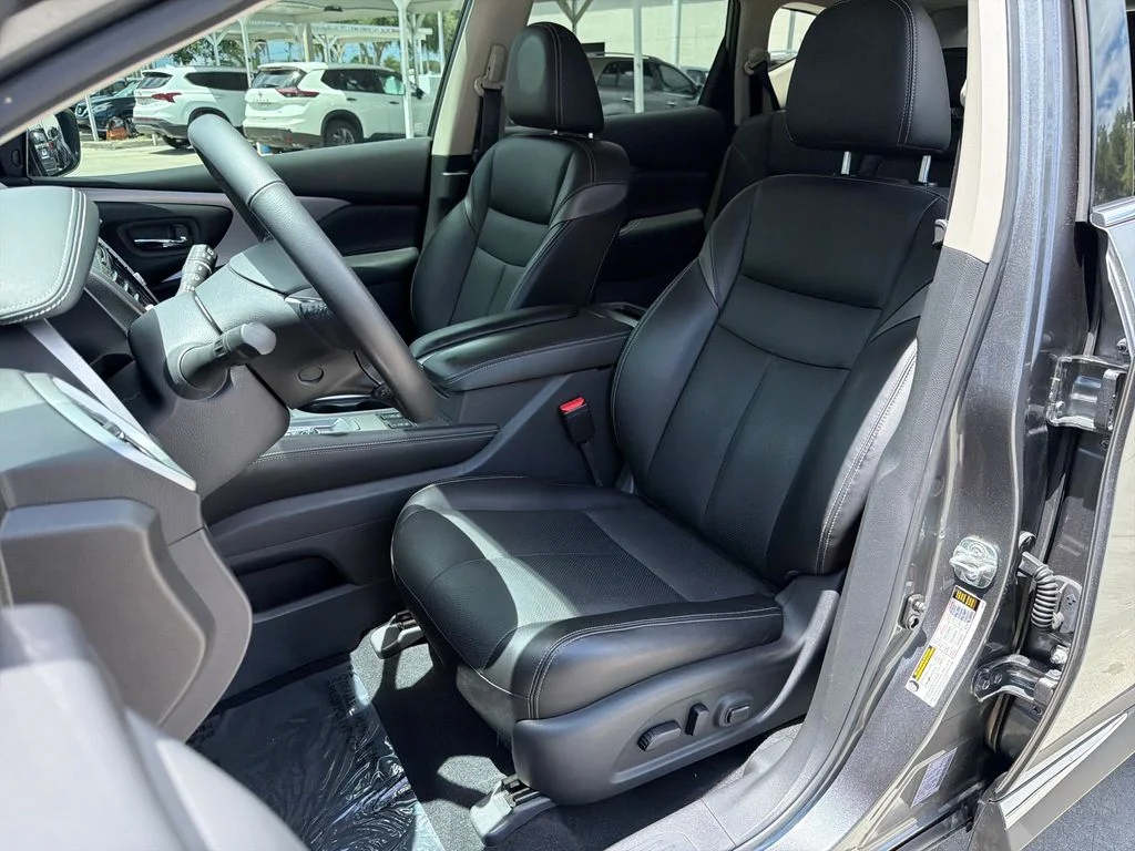 Used 2021 Gray Nissan SL image 32