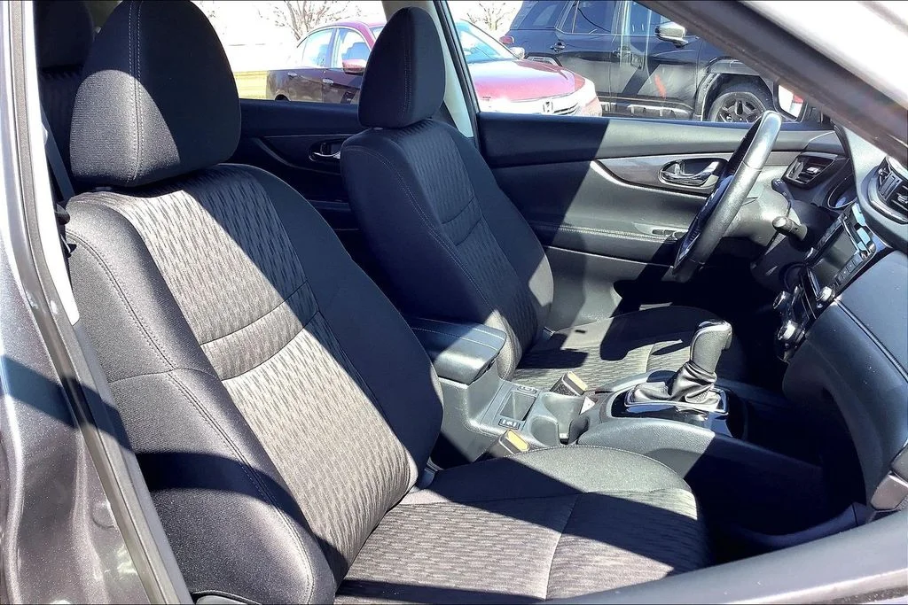Used 2020 Gray Nissan SV image 6