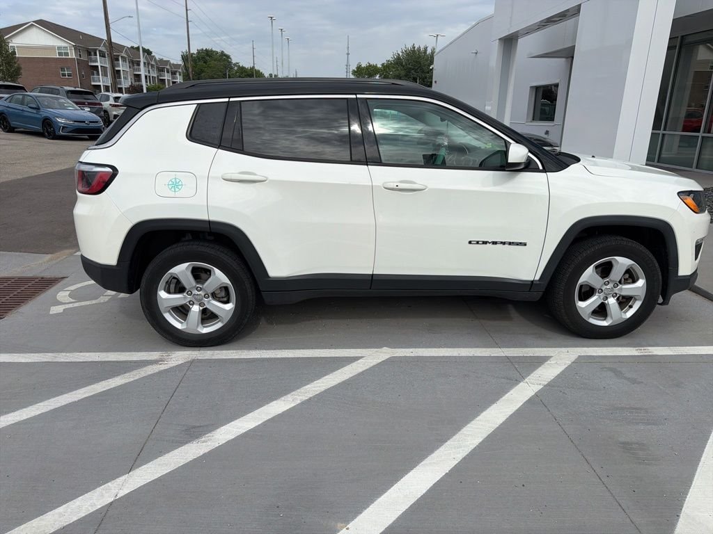 Used 2018 White Jeep Latitude image 5