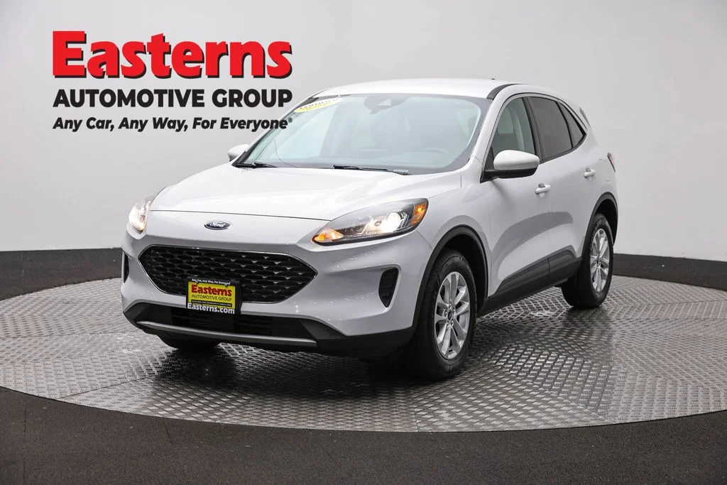 Used 2021 White Ford SE image 1
