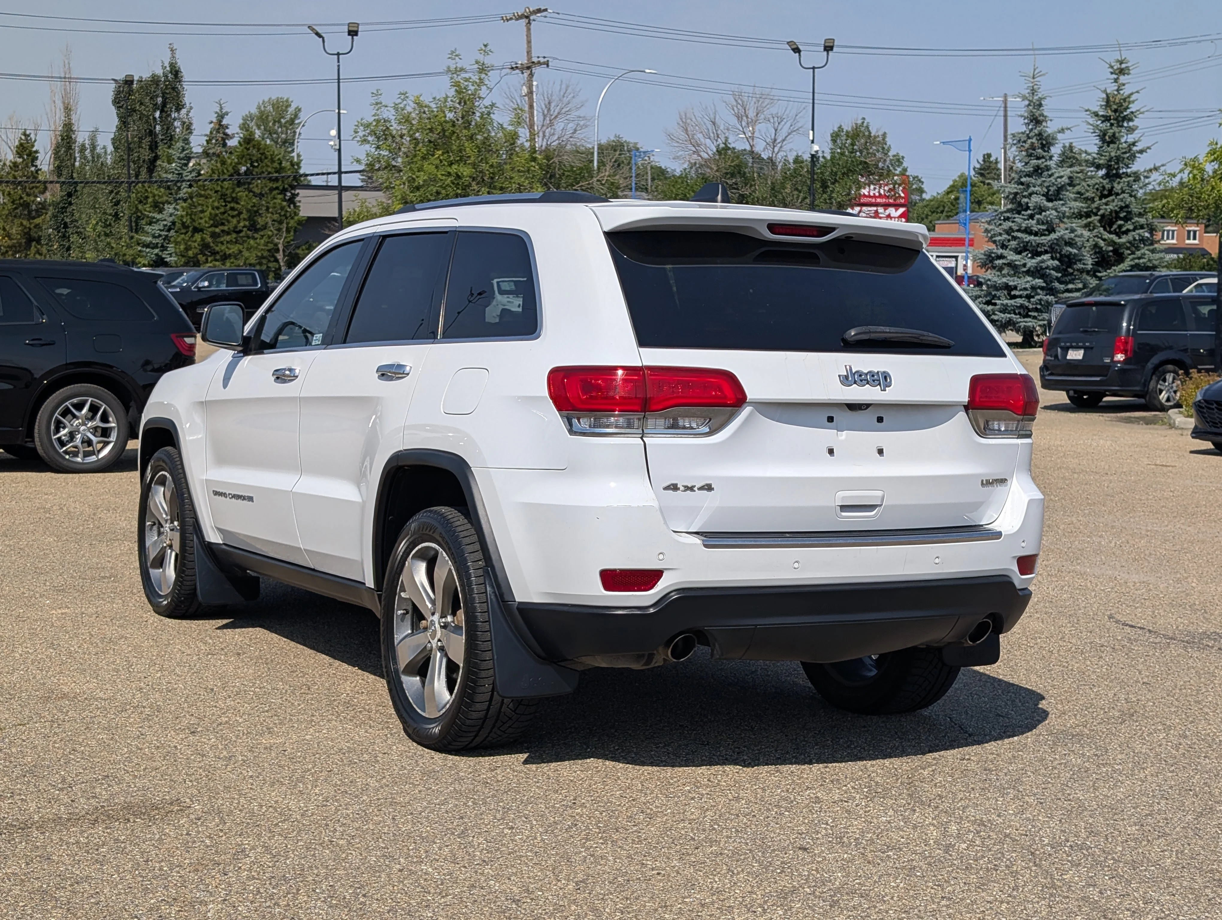 Used 2014 Bright White Clearcoat Jeep Limited image 4