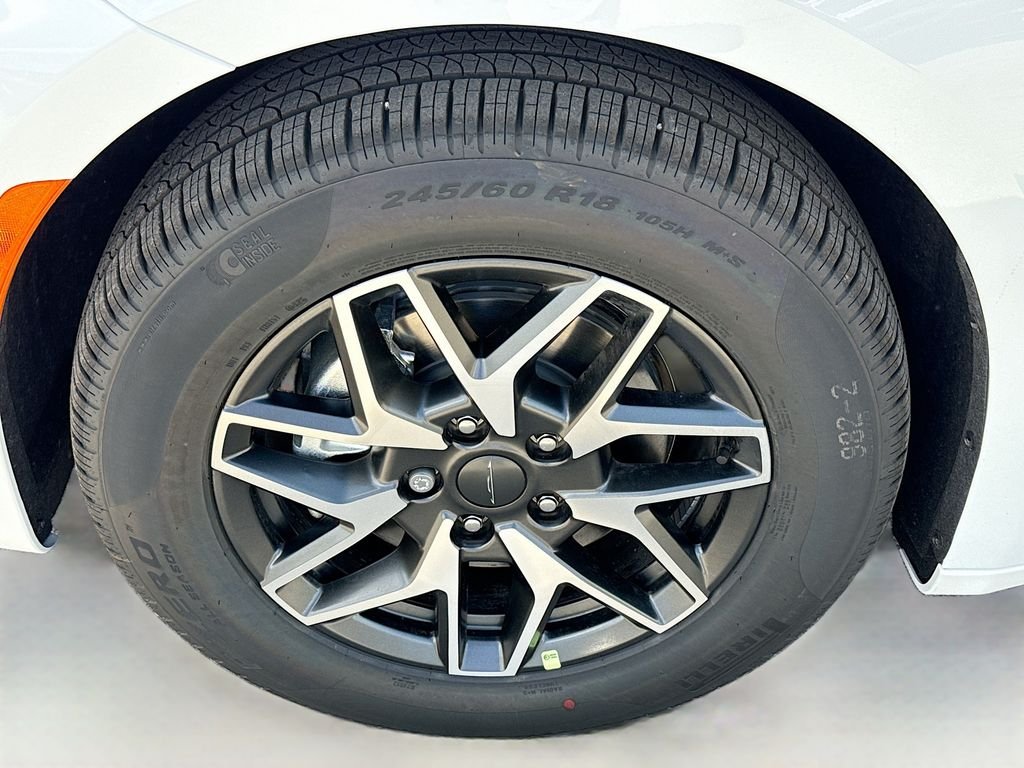 New 2027 Bright White Clear-Coat Exterior Paint Chrysler Limited image 9