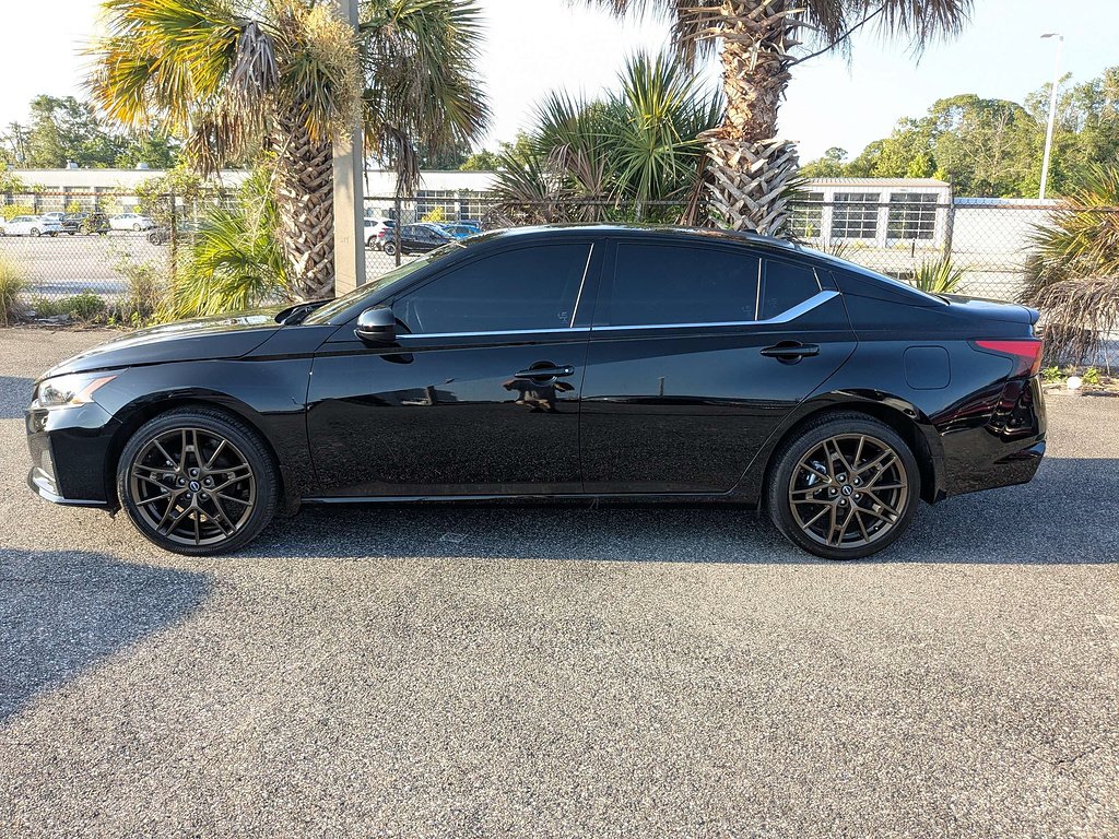 2025 Nissan Altima SR - Photo 7