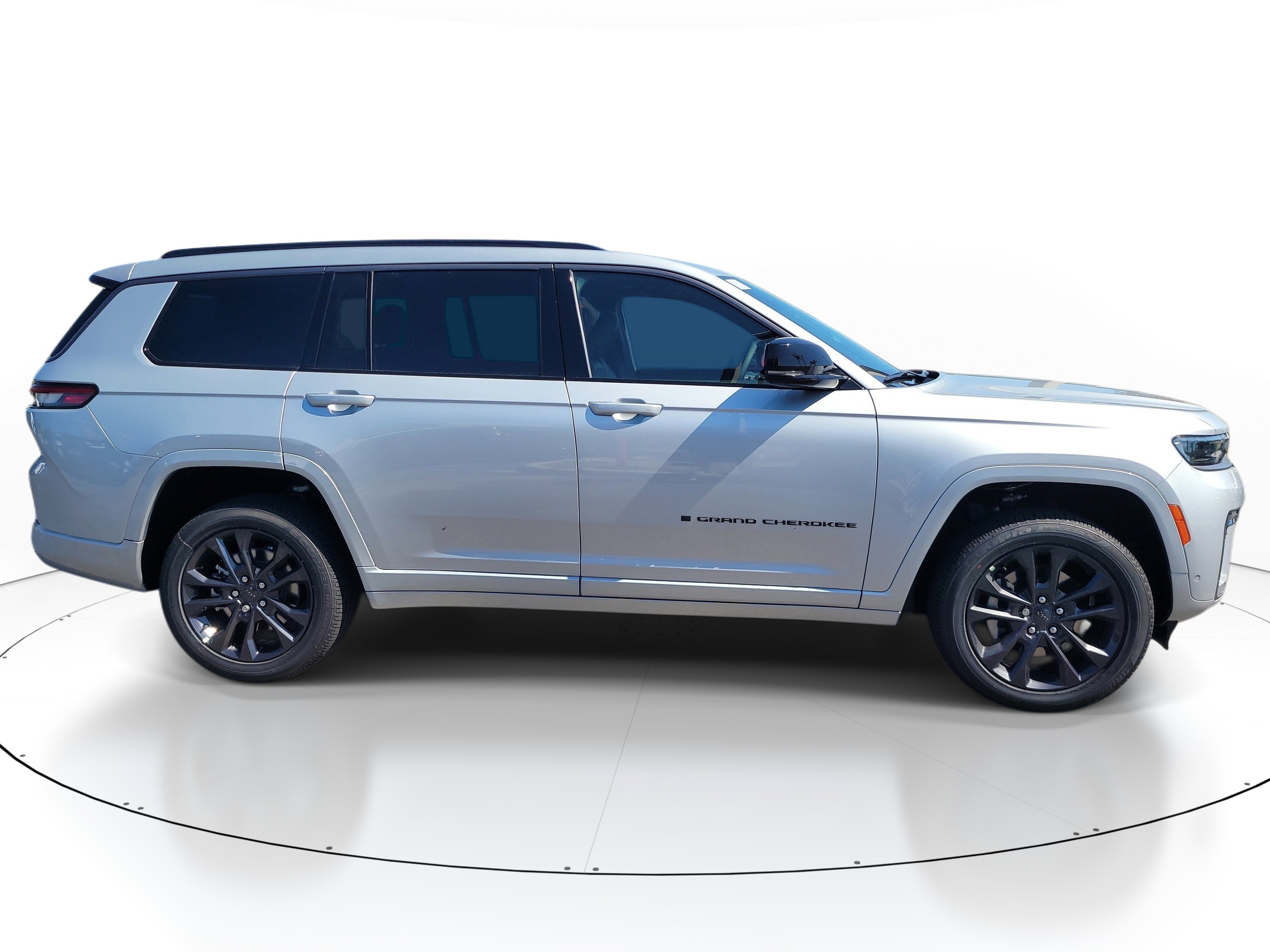 New 2026 Silver Zynith Exterior Paint Jeep Limited Reserve image 5
