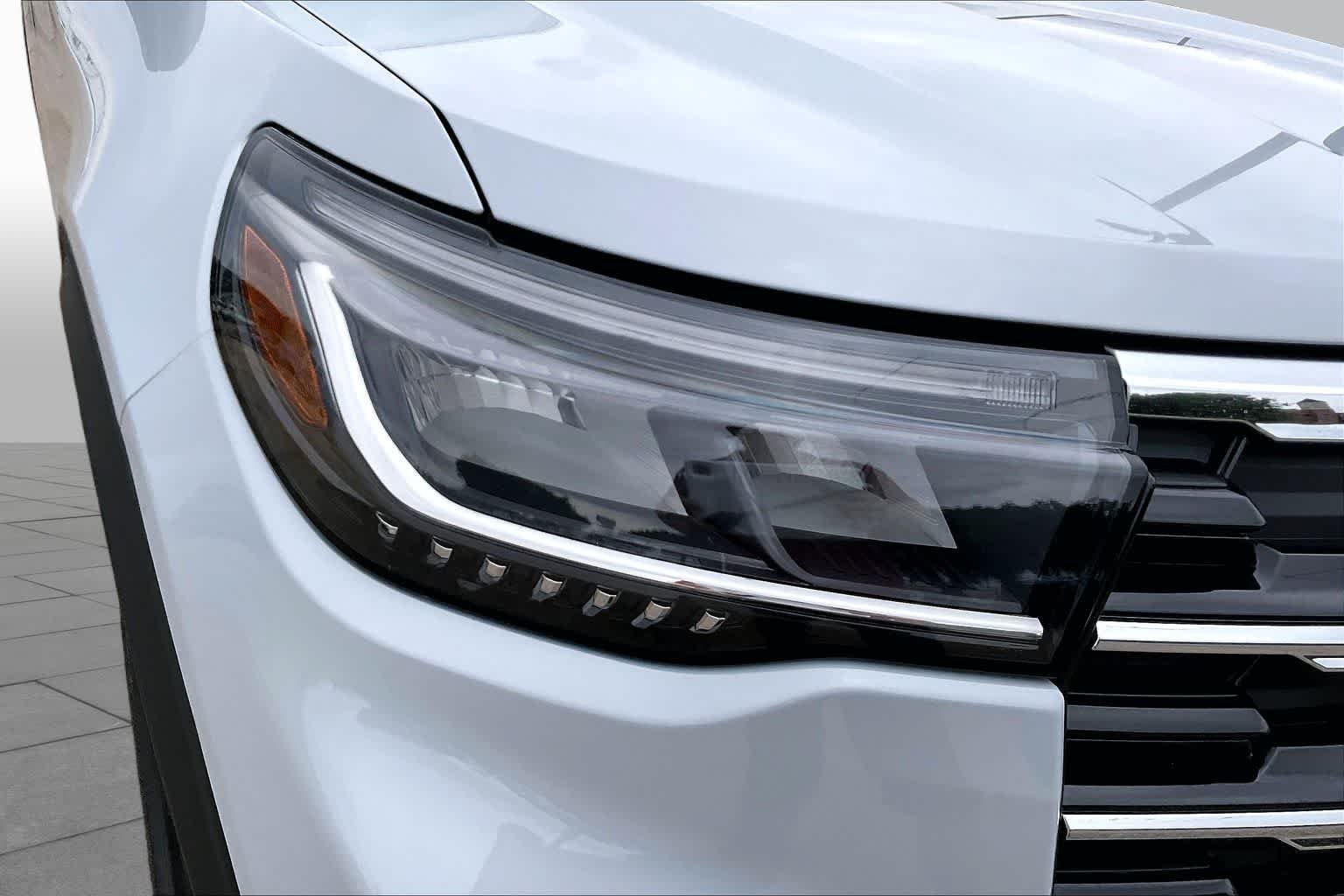 New 2026 Space White Metallic Ford Active image 13