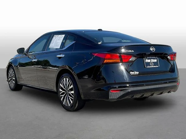 Used 2025 Black Nissan 2.5 SV image 5
