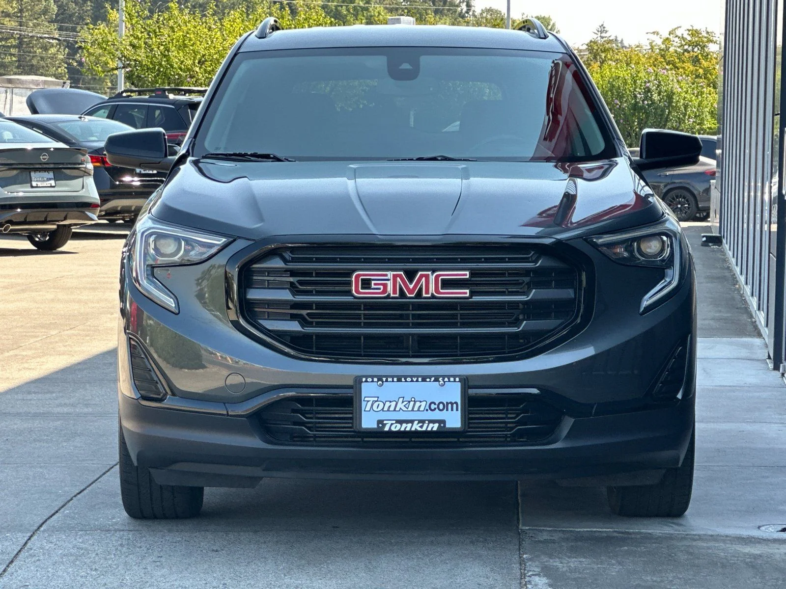 Used 2020 Graphite Gray Metallic GMC SLE image 8