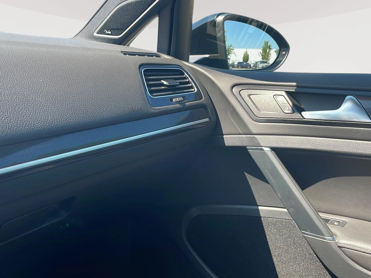 Used 2017  Volkswagen 4MOTION image 28