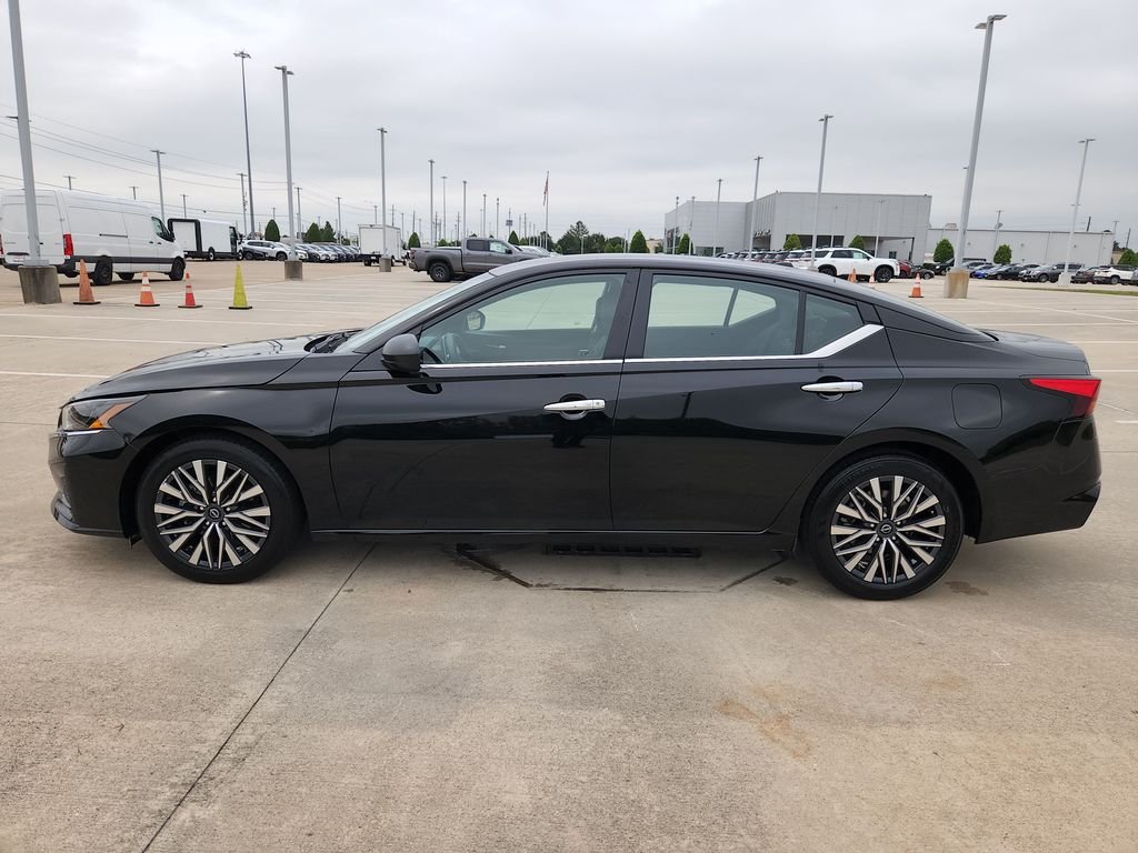 Used 2025 Black Nissan 2.5 SV image 8