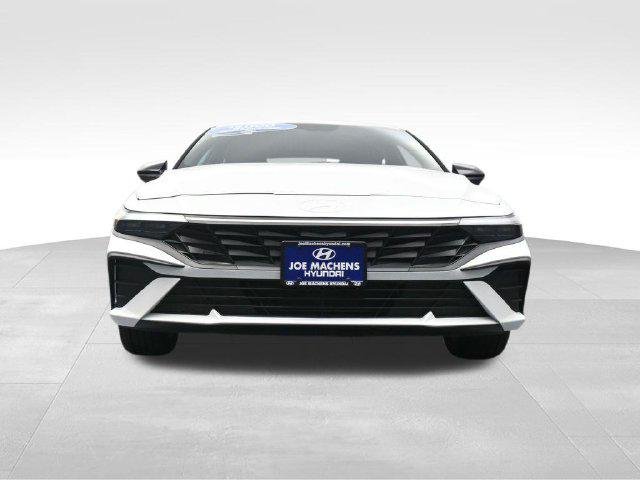 New 2026 White Hyundai SEL Sport image 31