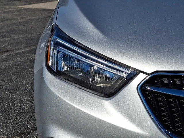 Used 2020 Silver Buick Preferred image 9