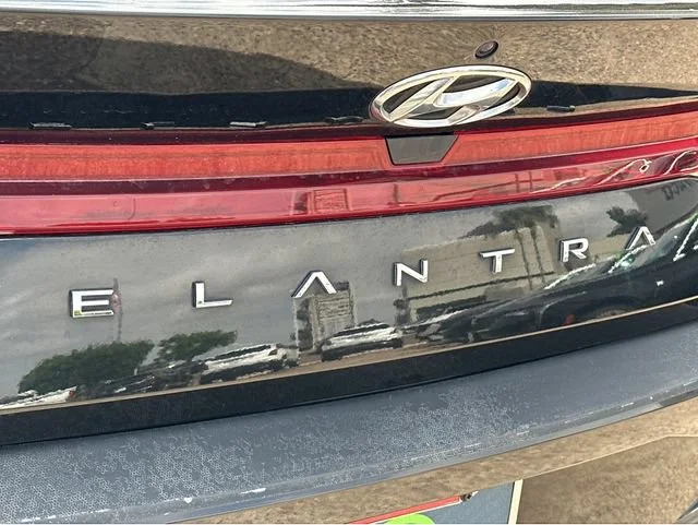 2021 Hyundai Elantra SE - Photo 32