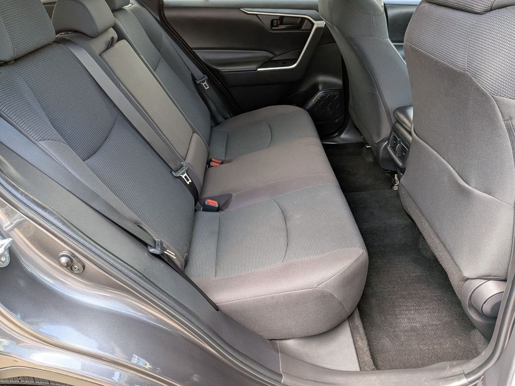 2023 Toyota RAV4 LE - Photo 17