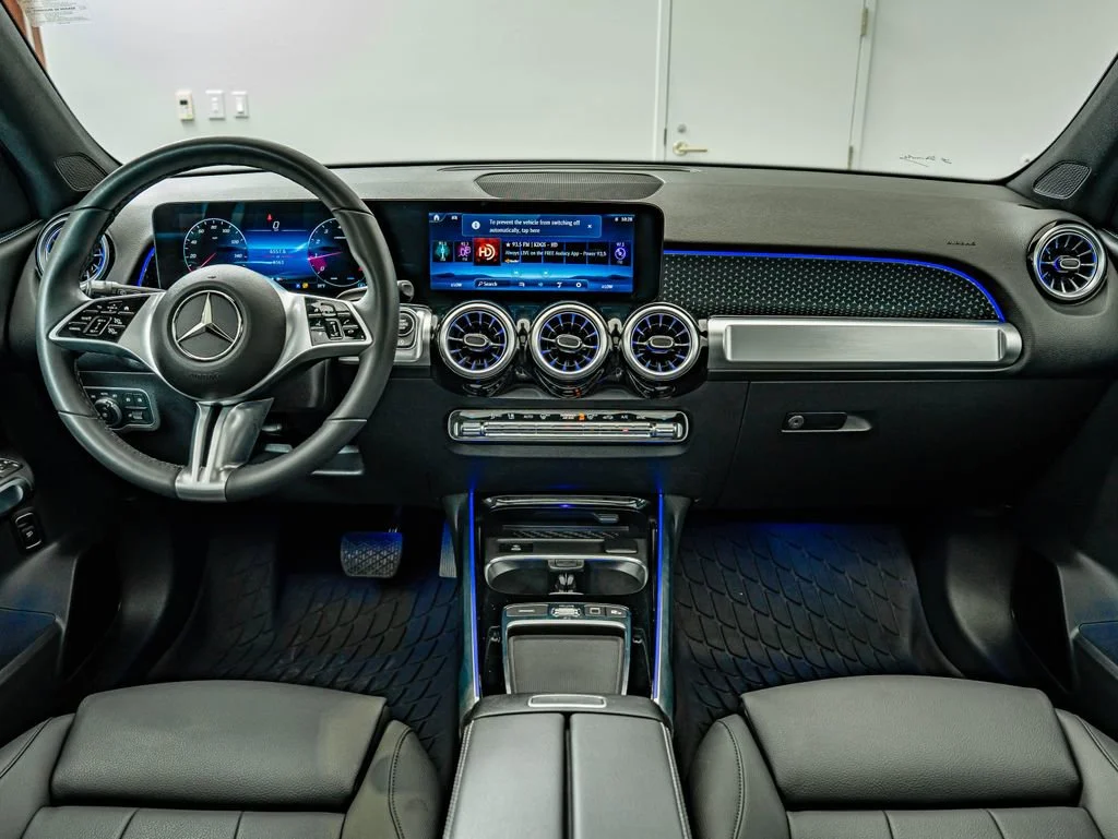Used 2026 Polar White Mercedes-Benz GLB 250 image 30