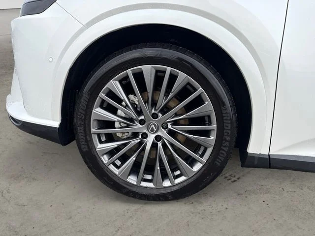Used 2025 White Lexus 450h+ Luxury image 9