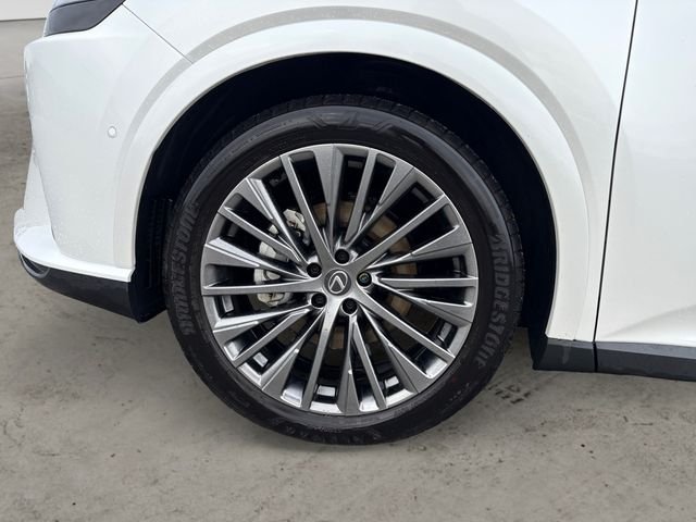 Used 2025 White Lexus 450h+ Luxury image 9