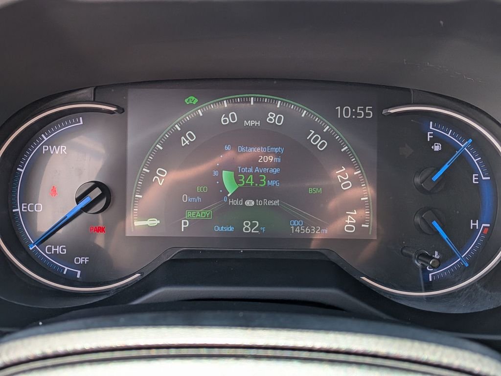Used 2023 White Toyota XLE image 18