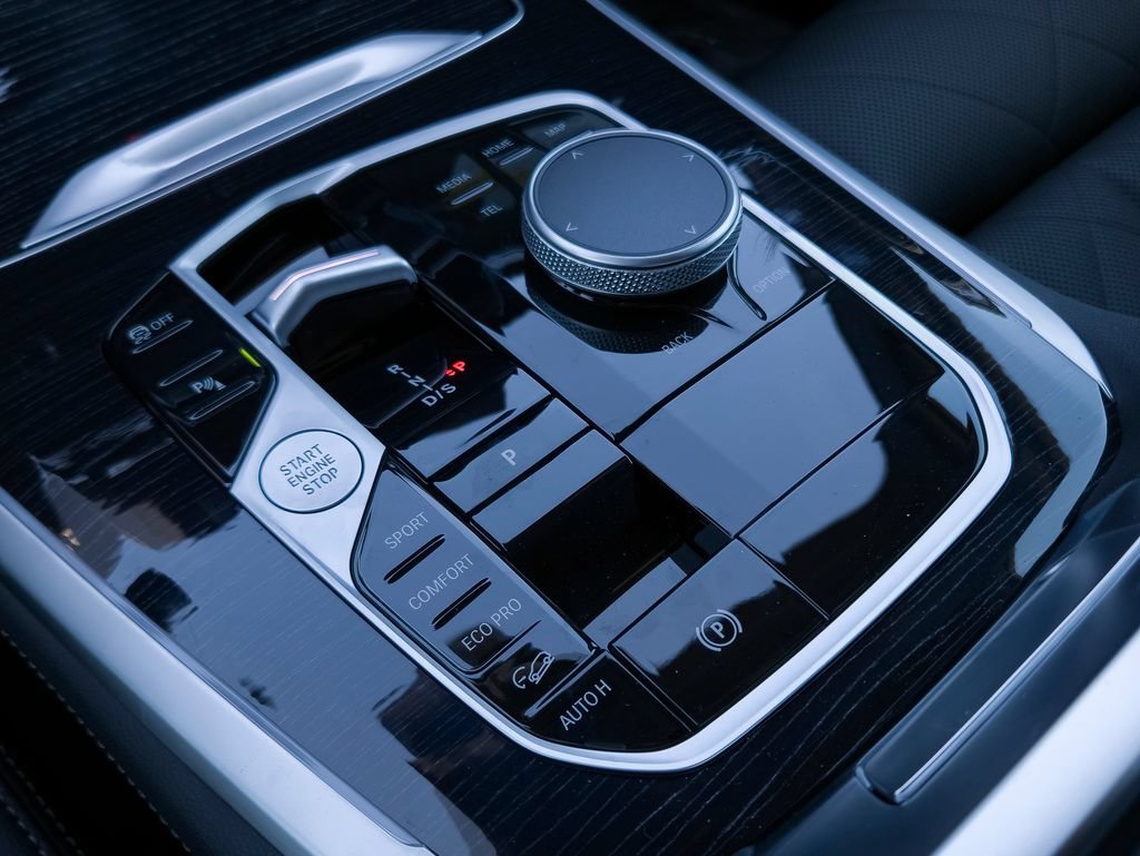 New 2026 Mineral White Metallic BMW xDrive40i image 11