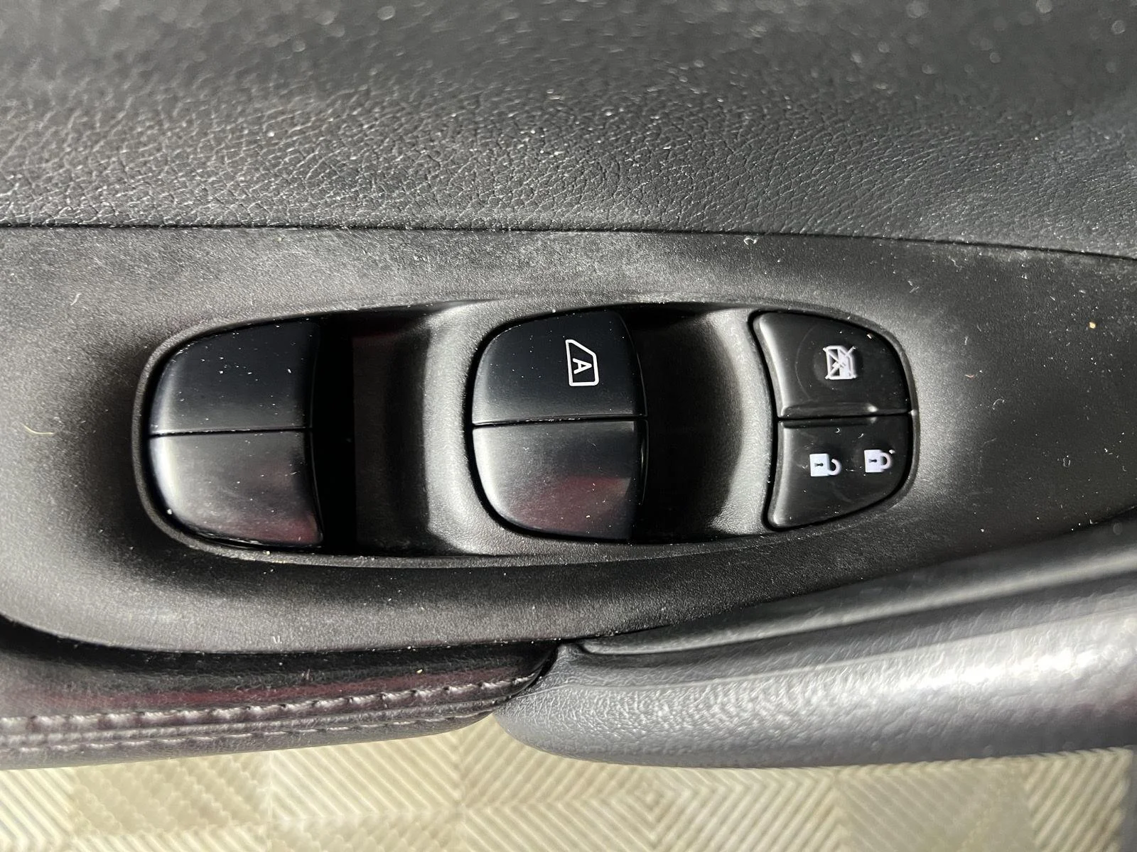 Used 2021 Magnetic Black Pearl Nissan S image 14