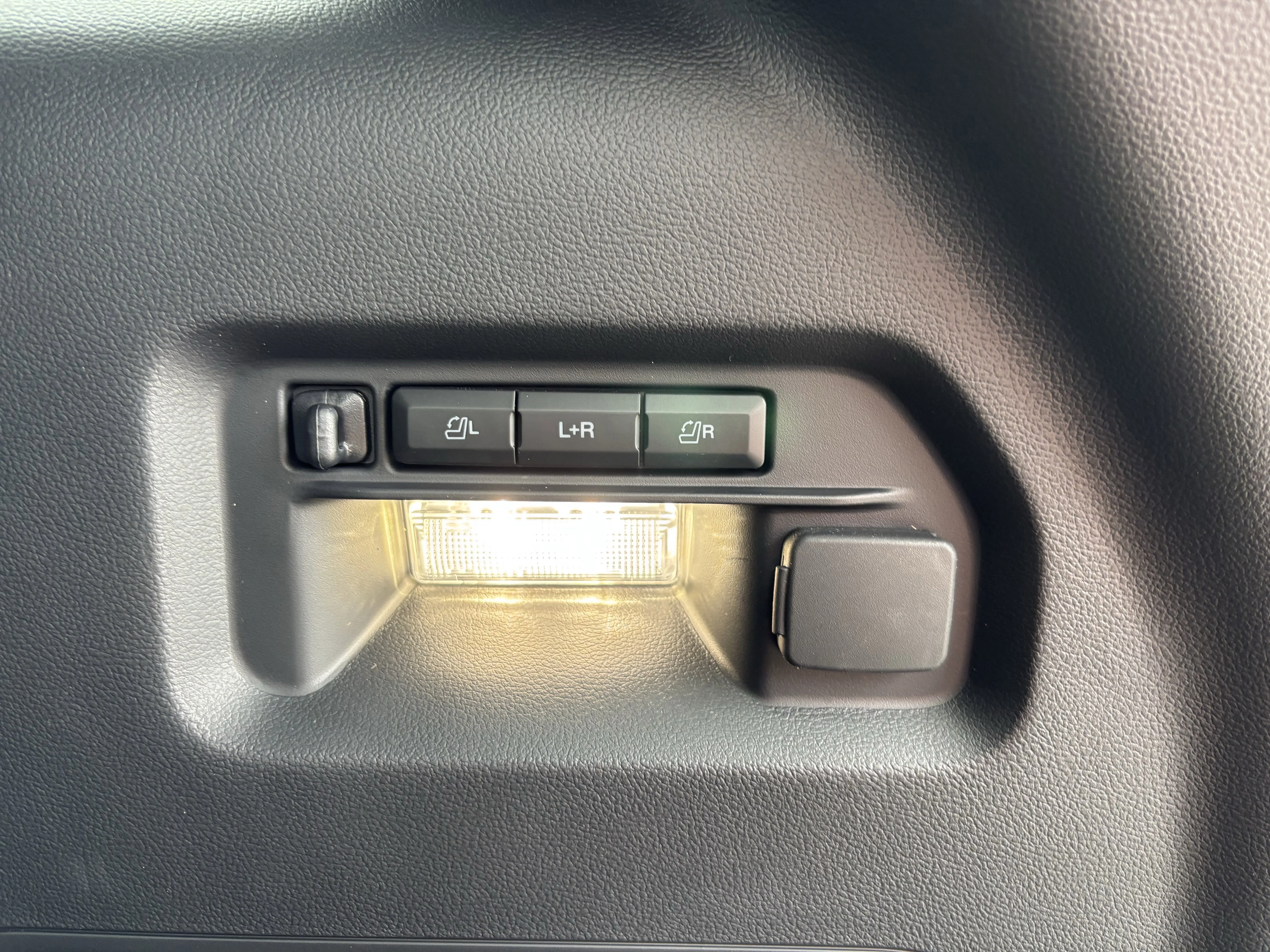 2026 Ford Explorer Tremor - Photo 36