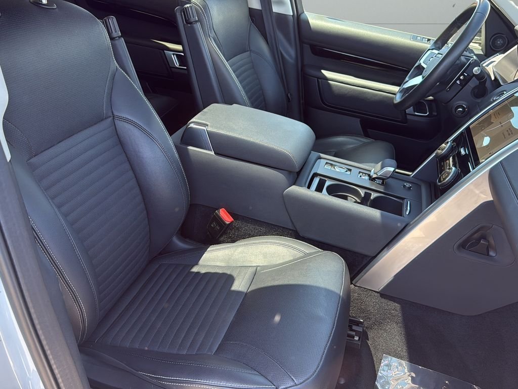 Used 2024  Land Rover S image 12