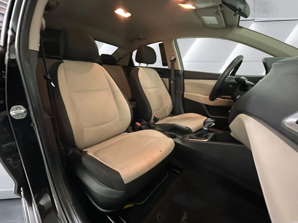 Used 2021 Black Hyundai SE image 14