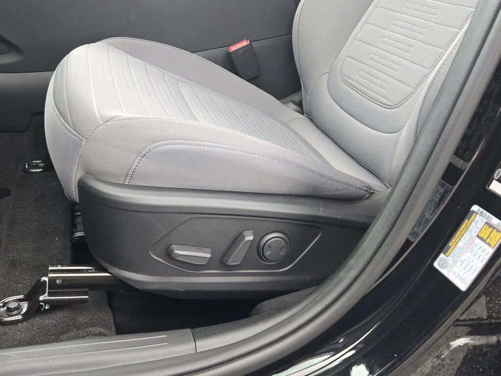 Used 2024 Black Hyundai SEL image 23
