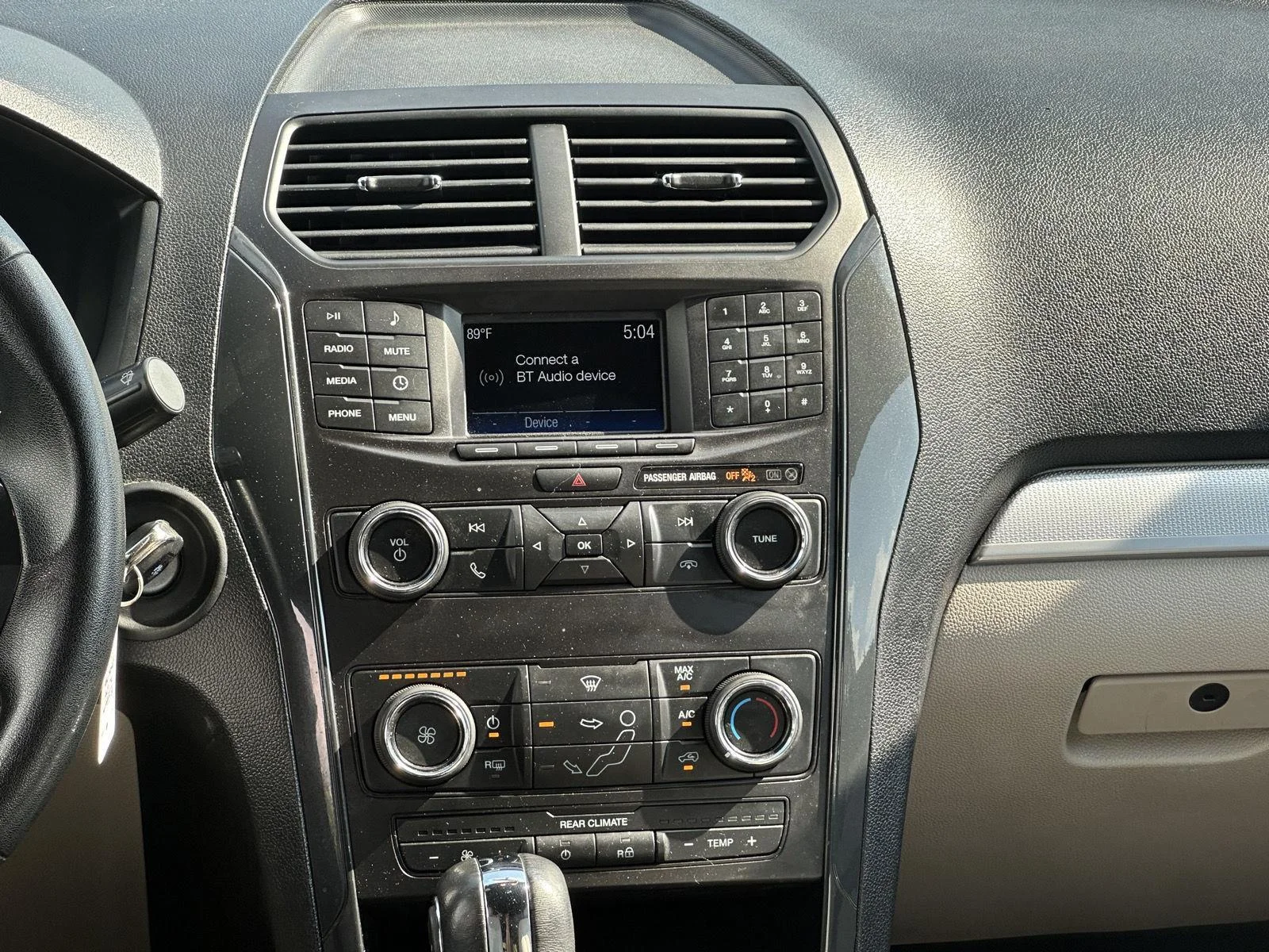 Used 2018 Oxford White Ford Base image 14