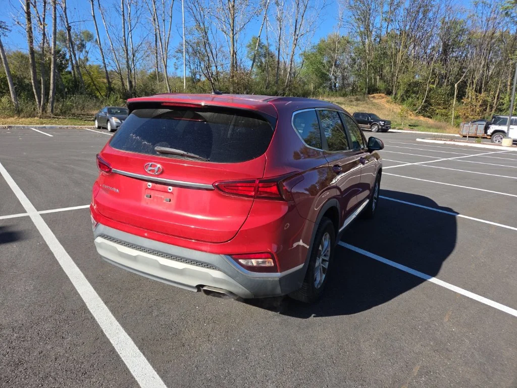 Used 2020 Red Hyundai SE image 8
