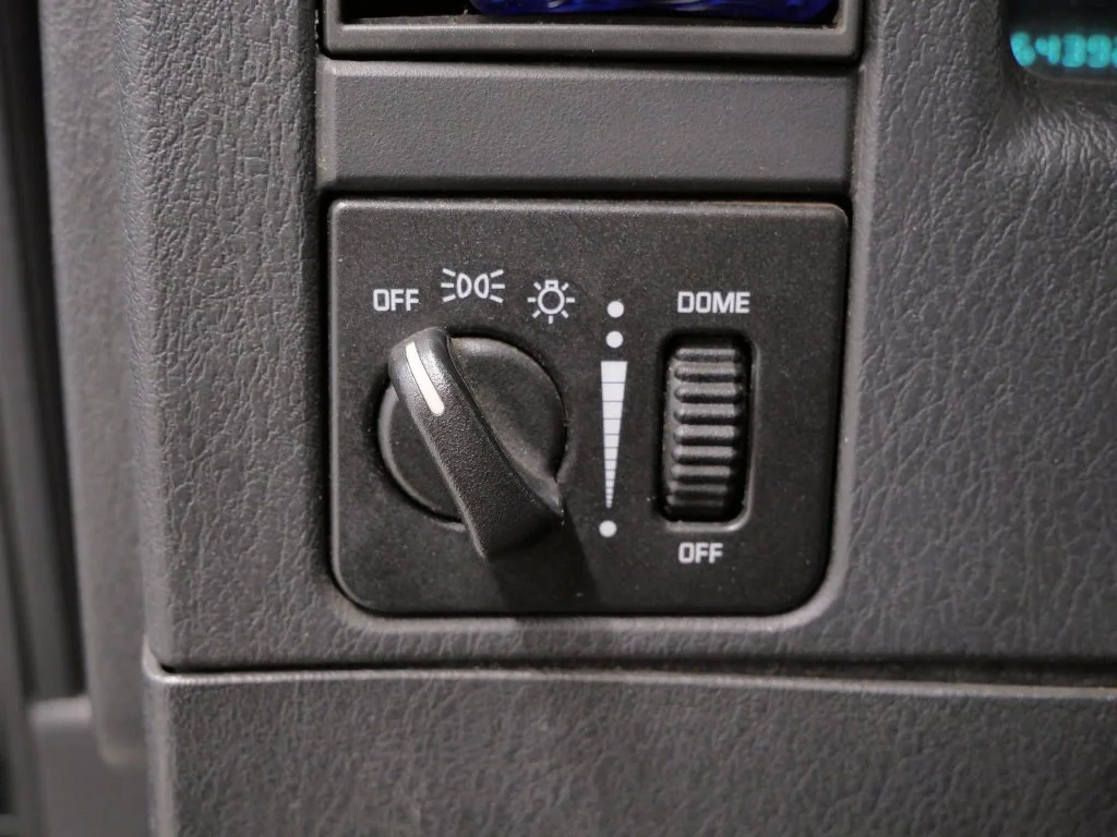 Used 2002  Dodge Sport image 19