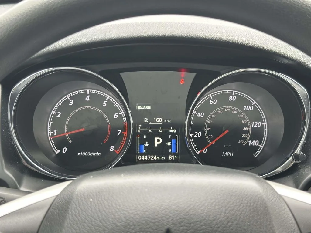 Used 2024 Gray Mitsubishi 2.0 SE image 24