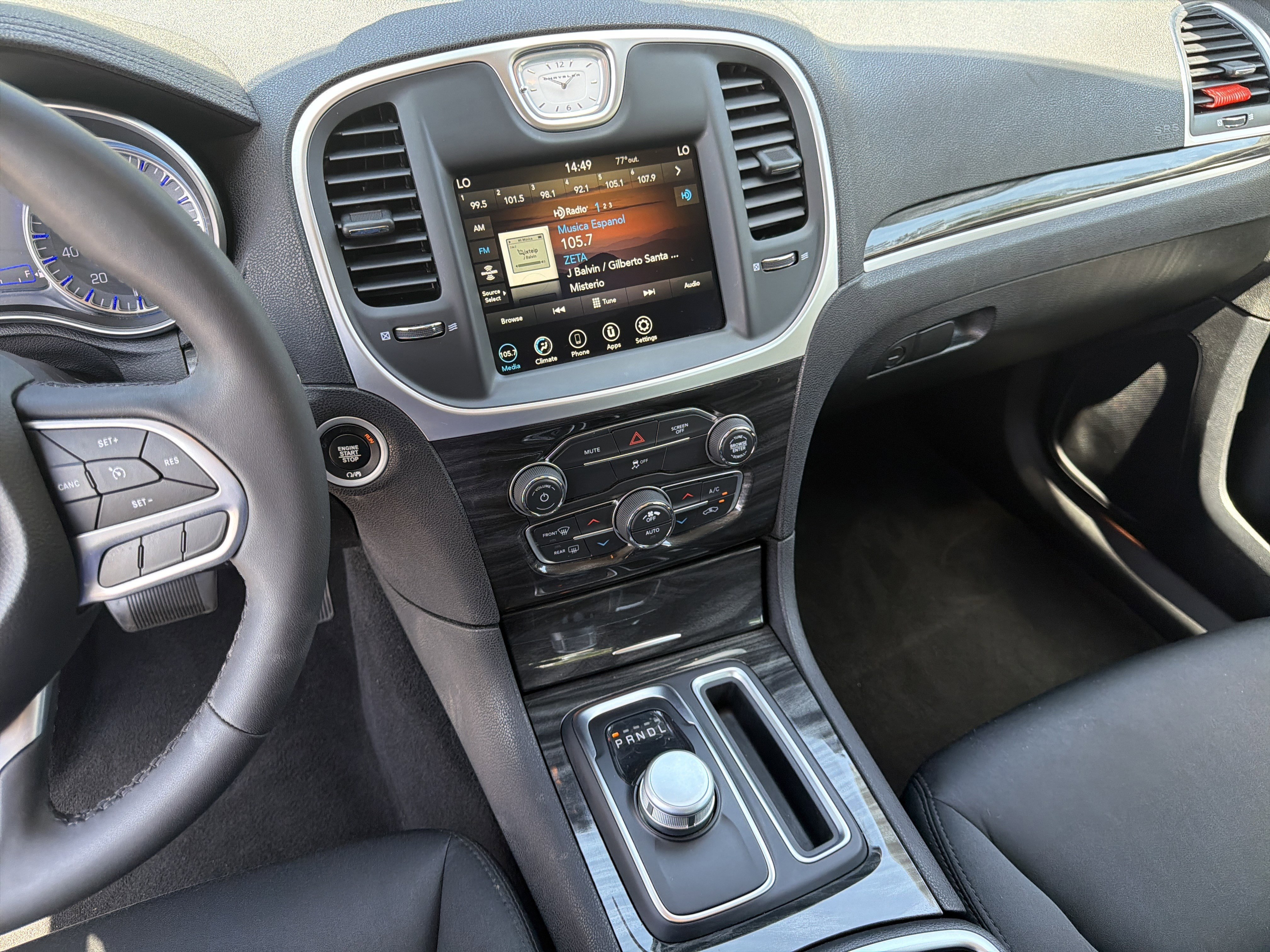 Used 2022 Bright White Clearcoat Chrysler Touring image 38