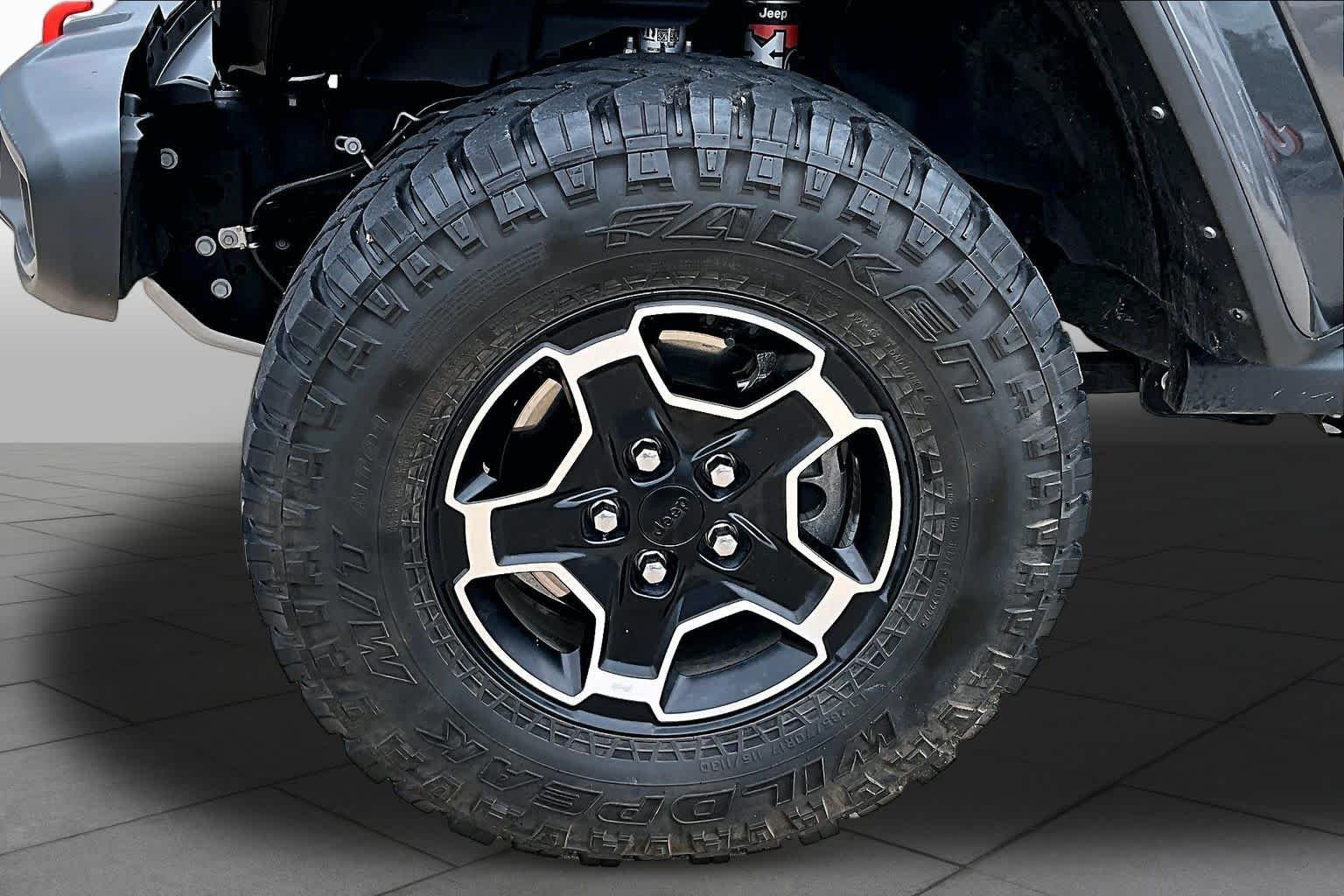 Used 2023 Granite Crystal Metallic Clearcoat Jeep Mojave image 11